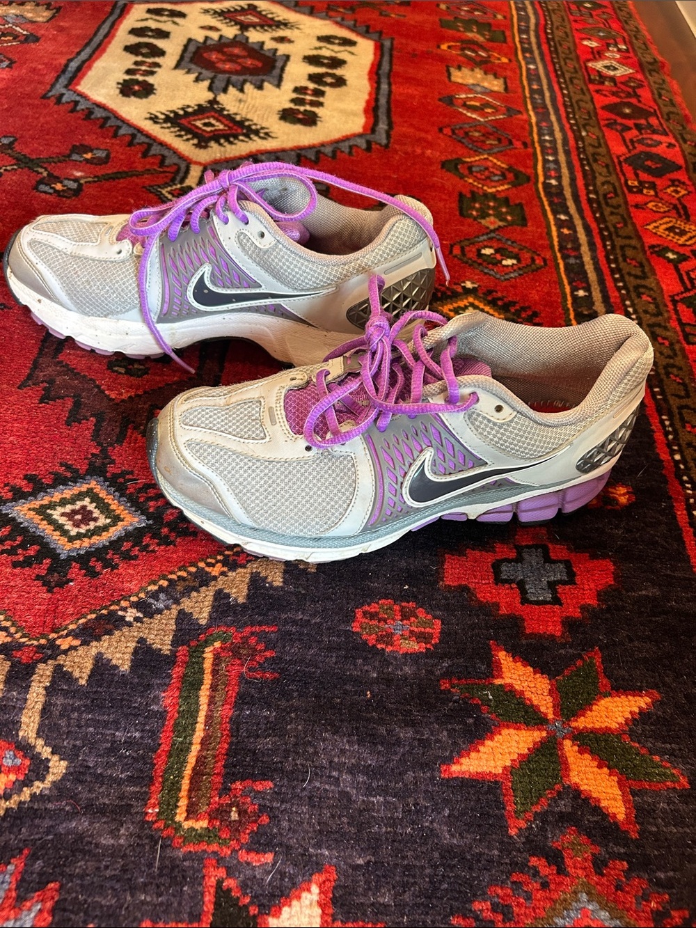 Nike Women’s Gray and Purple Vomero 6